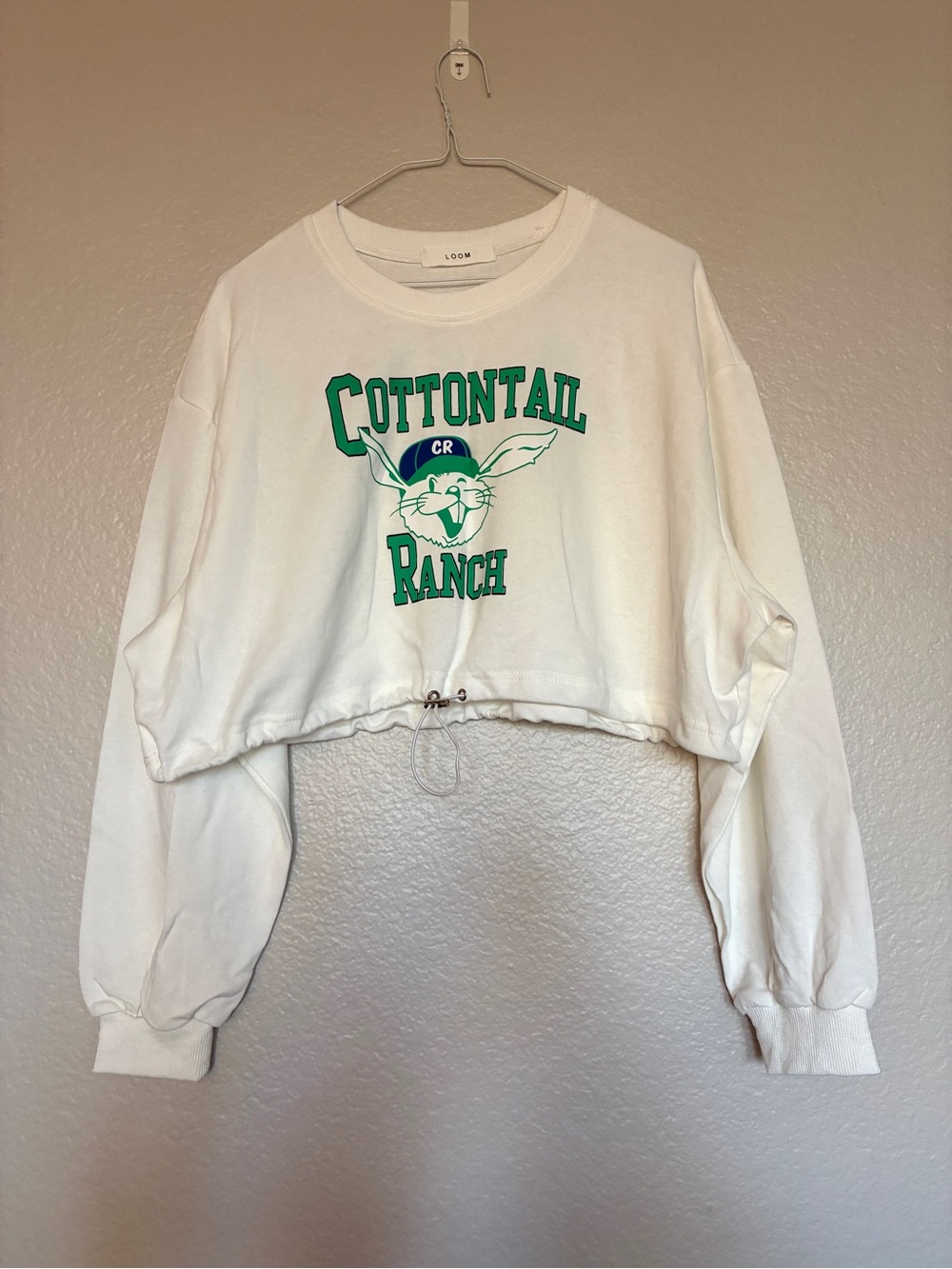 Loom Cottontail Ranch Cropped Graphic Sweatshirt White Drawstring Hem Y2K Casual